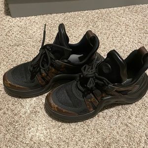 Louis Vuitton sneakers monogram black and brown lightly worn